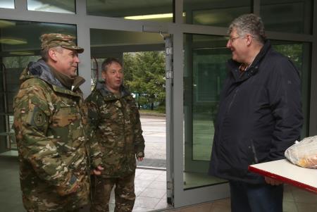 Seznanitev vojaških obveznikov s pravicami in dolžnostmi vojašnica Postojna 01 Foto Ljubo Vukelič